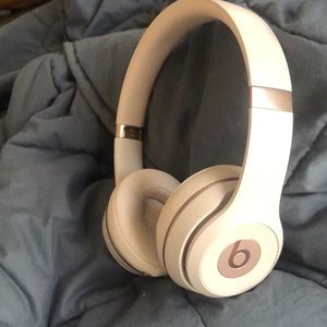 Beats solo 3 wireless on ear headphones